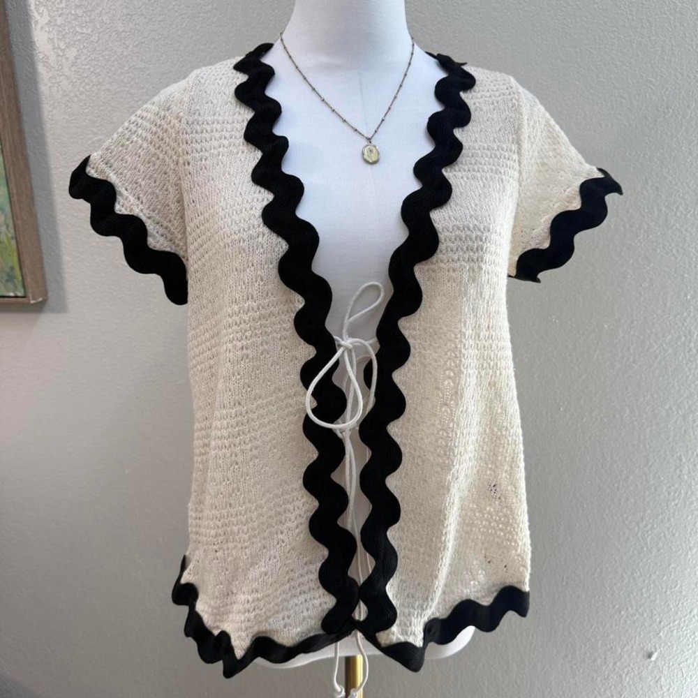 Crochet Knit Cardigan Top‎ – Cream w/ Black Wavy Trim - Size S/M